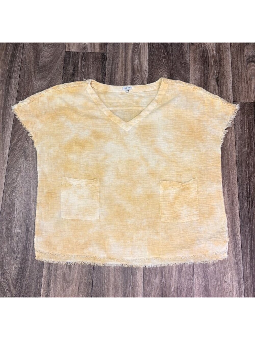 True Craft Womens XL Yellow Tie-Dye Frayed Hem V-Neck Top Pockets